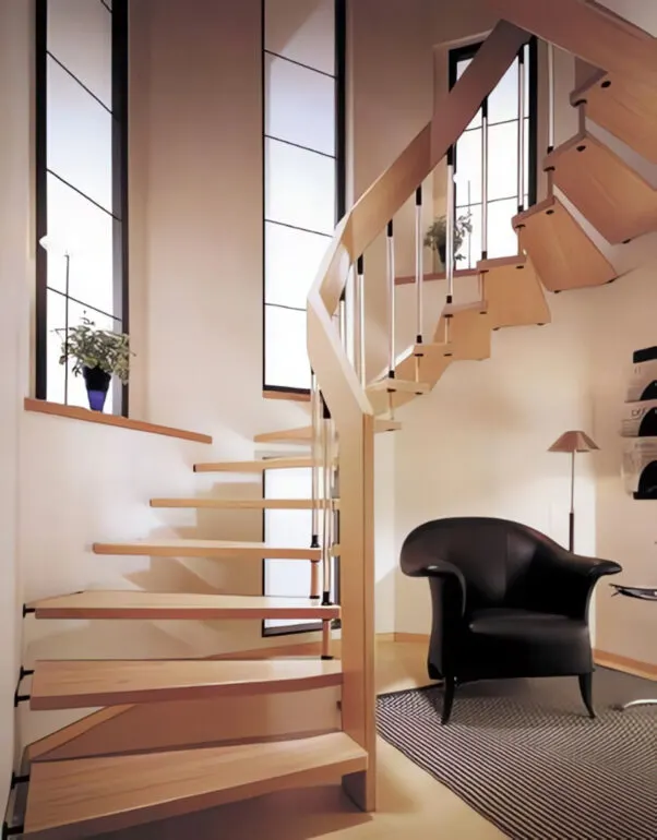 Поворотные лестницы без промежуточной площадки могут быть сооружены с забежными ступеньками.